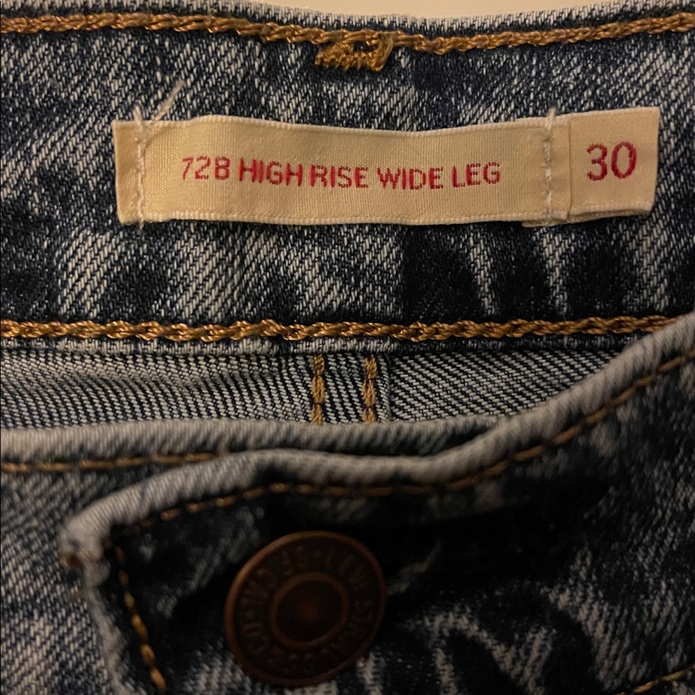 Super cool: Levi’s 728 high rise with RARE, FRAYED hem, wide leg denim - Picture 5 of 8